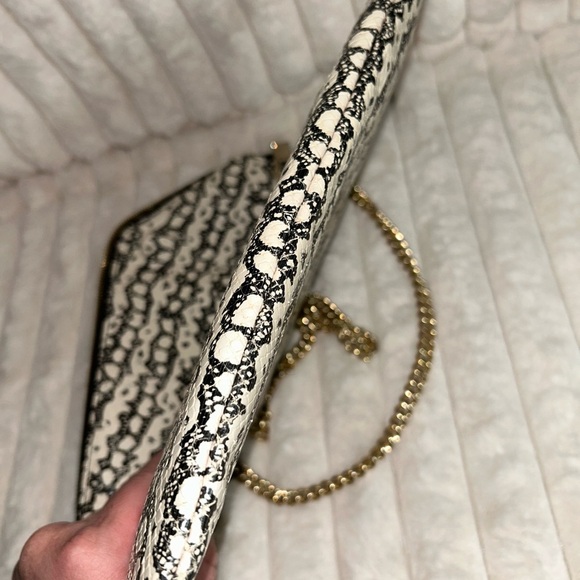 Henri Bendel Black and Cream Clutch with Chain Strap - Picture 3 of 10